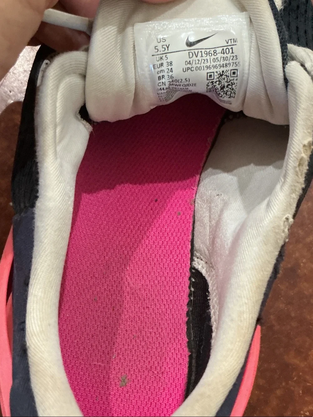Nike Kids Black & Pink Mesh Sneaker
